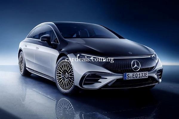 Today's Photos : 2025 Mercedes EQS Versus 2024 Model - Front Grille Comparison Of Electric Flagship - autojosh